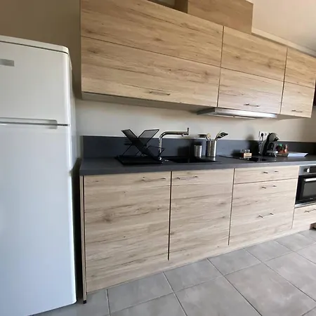 Renove: Centre Lavandou, A Proximite, Terrasse, Climatisation - Fr-1-816-11 * Le Lavandou